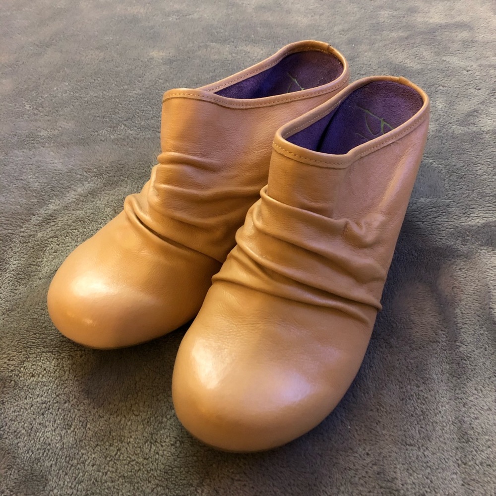 Blowfish Mules Size 8.5 Tan Like New